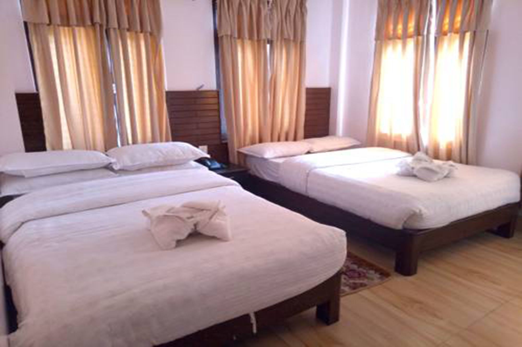 Hotel Alpine Villa Pokhara Extérieur photo