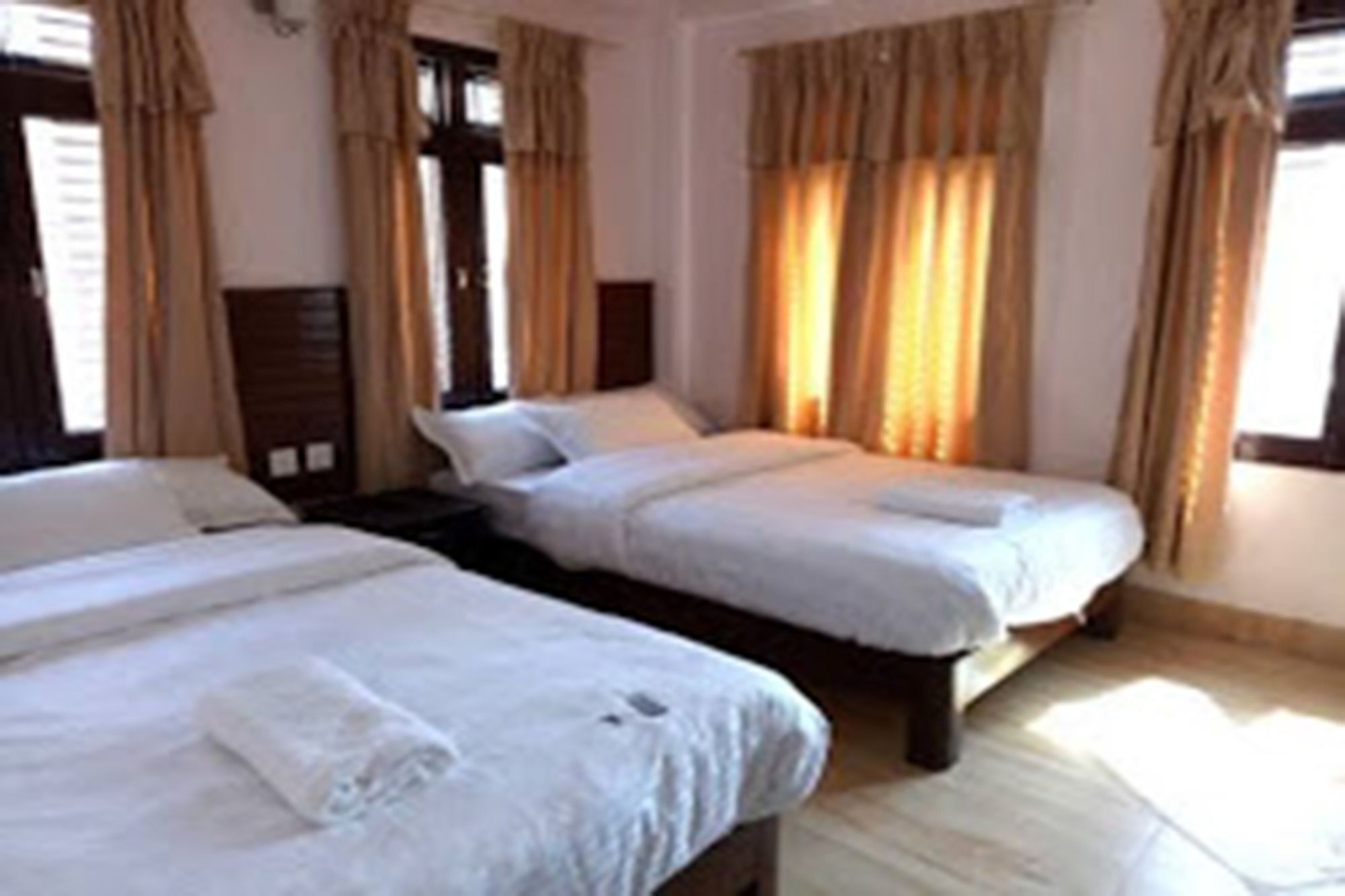 Hotel Alpine Villa Pokhara Extérieur photo